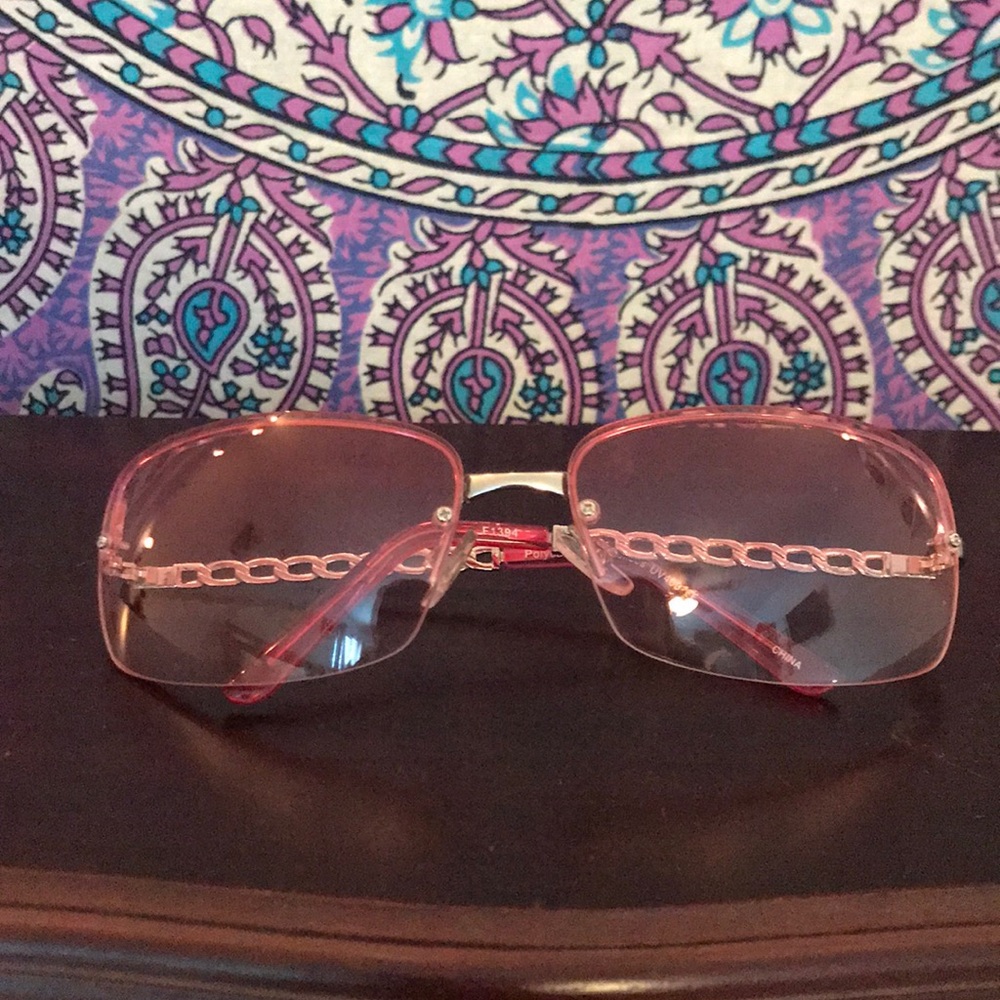 💞90’s style retro PINK glasses.
